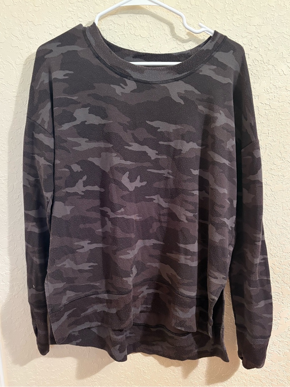 Athleta Women’s Black & Gray Camo Crewneck Sweatshirt